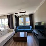 בית נופש Stylish In Kusadasi, 5 Minutes To The Center And The Sea