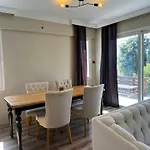Stylish In Kusadasi, 5 Minutes To The Center And The Sea 펜션 *