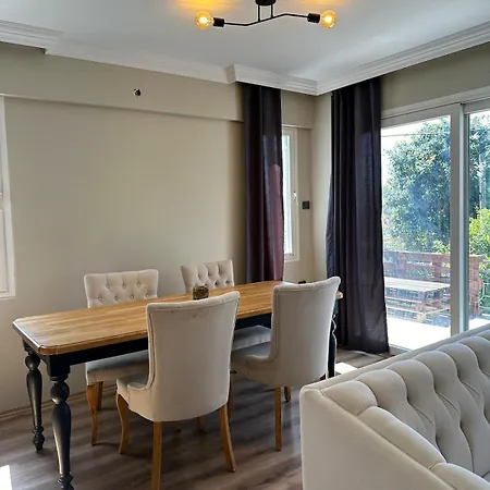 בית נופש Stylish In Kusadasi, 5 Minutes To The Center And The Sea *