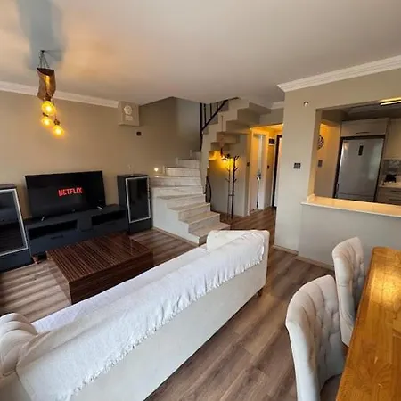 בית נופש Stylish In Kusadasi, 5 Minutes To The Center And The Sea